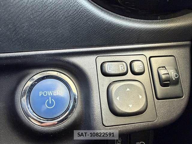 Toyota AQUA 2016-07 7214769-28