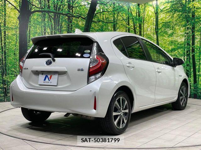 Toyota AQUA 2018-08 7214806-17