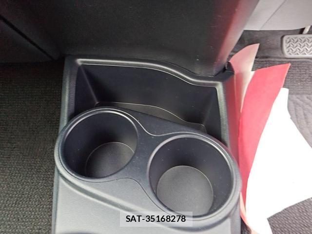 Toyota AQUA 2019-06 7214820-19