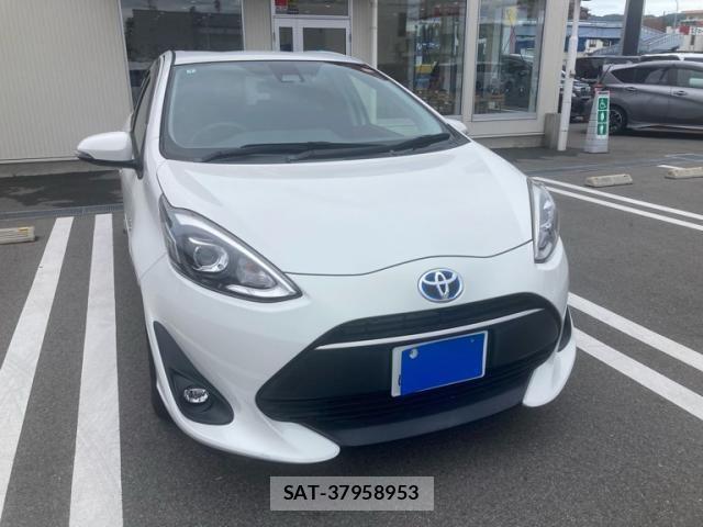 Toyota AQUA 2018-03 7214804-0
