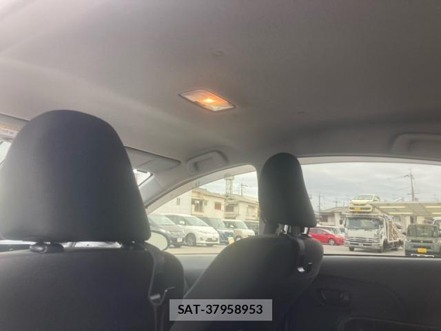 Toyota AQUA 2018-03 7214804-10