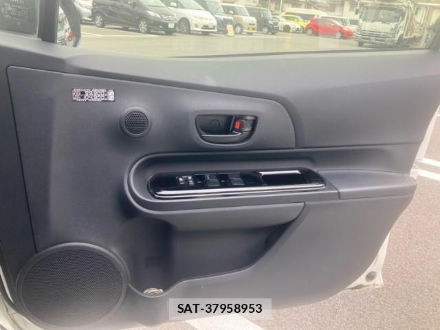 Toyota AQUA 2018-03 7214804-13
