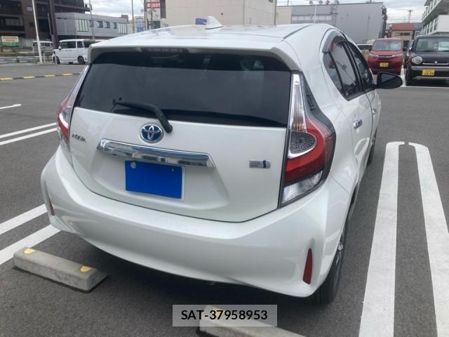 Toyota AQUA 2018-03 7214804-2