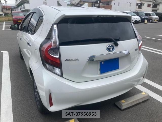 Toyota AQUA 2018-03 7214804-3