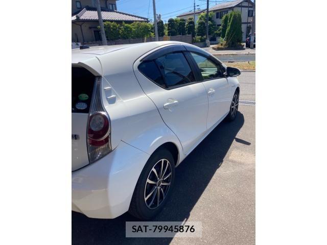 Toyota AQUA 2013-07 7214703-5