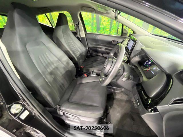 Toyota AQUA 2022-09 7213643-8