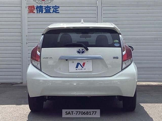 Toyota AQUA 2017-01 7214772-13