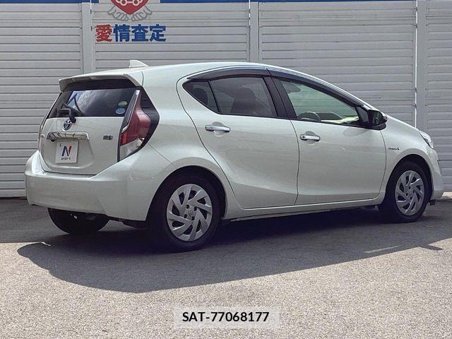 Toyota AQUA 2017-01 7214772-15