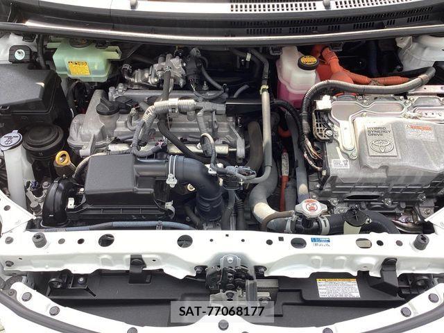Toyota AQUA 2017-01 7214772-16