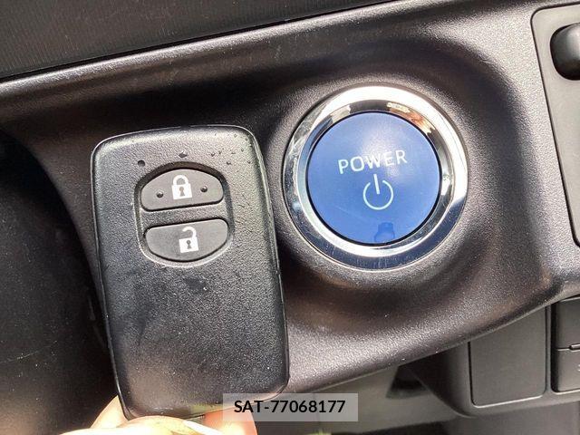 Toyota AQUA 2017-01 7214772-5
