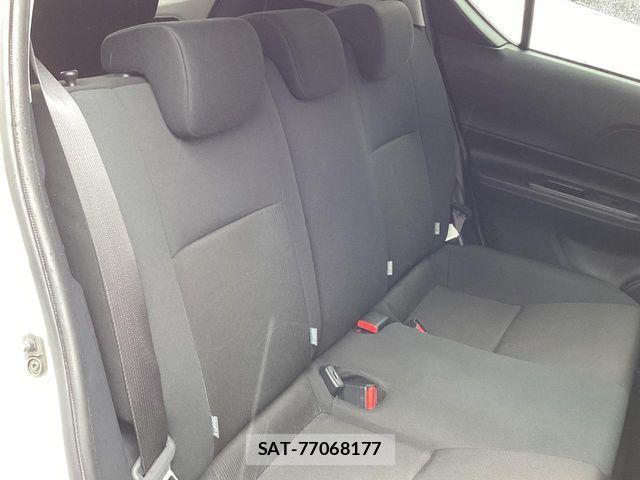 Toyota AQUA 2017-01 7214772-7