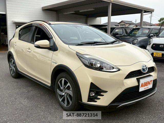 Toyota AQUA 2018-05 7214800-12