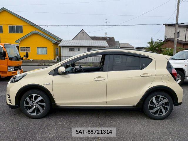 Toyota AQUA 2018-05 7214800-13