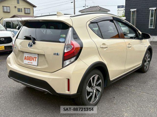 Toyota AQUA 2018-05 7214800-15