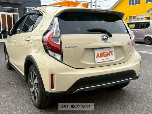 Toyota AQUA 2018-05 7214800-16