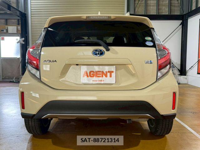 Toyota AQUA 2018-05 7214800-1