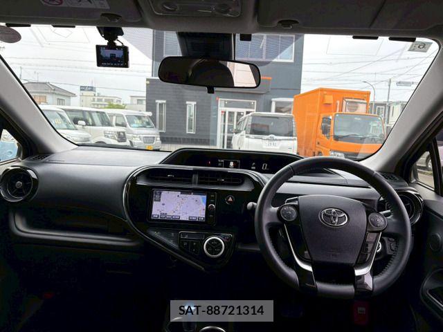 Toyota AQUA 2018-05 7214800-2