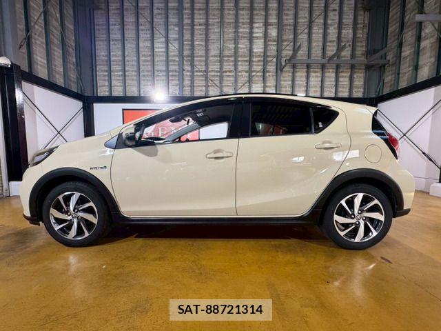 Toyota AQUA 2018-05 7214800-5