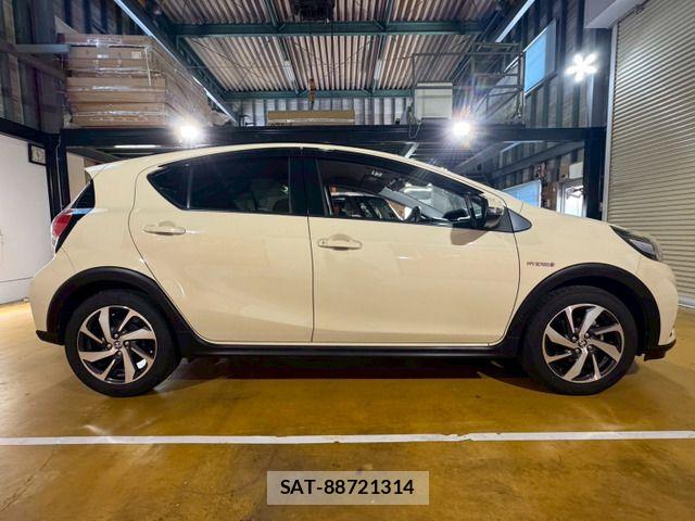 Toyota AQUA 2018-05 7214800-6