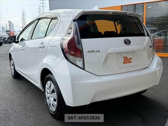 Toyota AQUA 2015-07 7214750-9