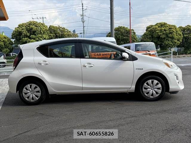 Toyota AQUA 2015-07 7214750-5
