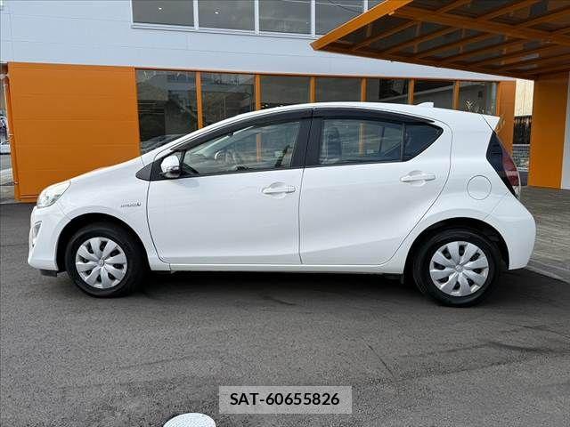 Toyota AQUA 2015-07 7214750-6