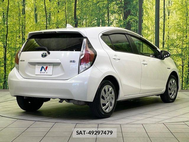 Toyota AQUA 2015-12 7214762-16