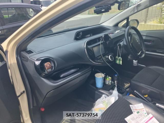 Toyota AQUA 2020-04 7214838-8