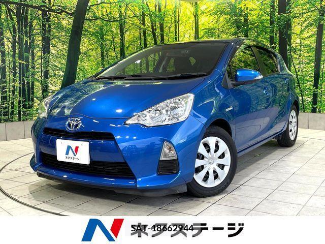Toyota AQUA 2013-09 7214704-0