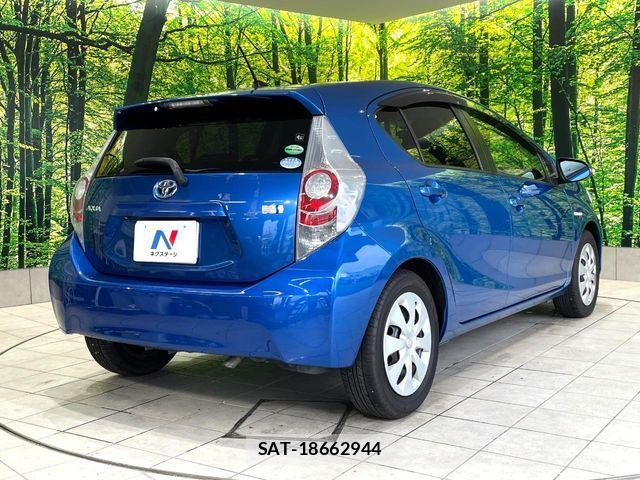 Toyota AQUA 2013-09 7214704-17