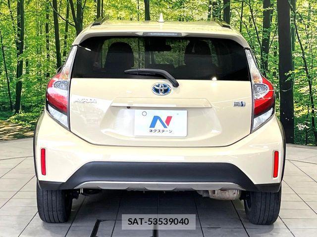 Toyota AQUA 2017-12 7214795-15