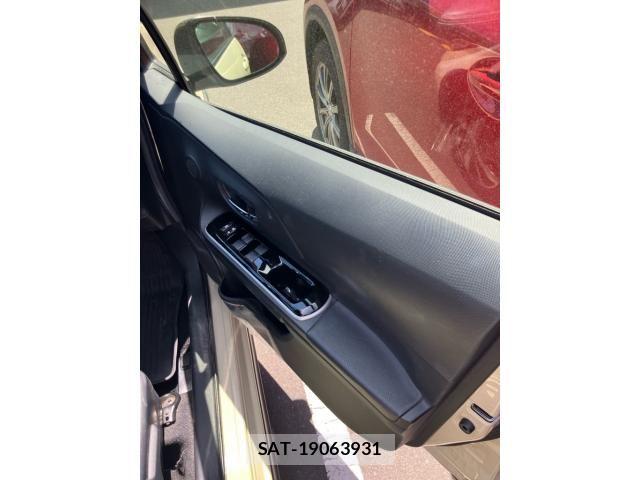Toyota AQUA 2017-12 7214798-10