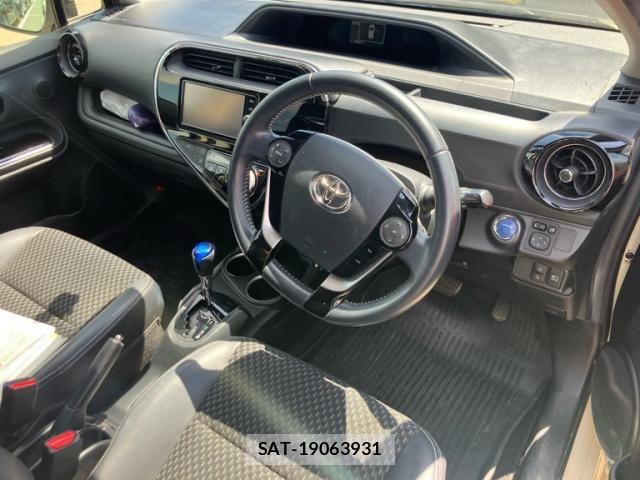 Toyota AQUA 2017-12 7214798-11