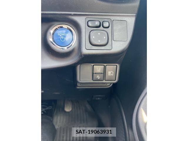 Toyota AQUA 2017-12 7214798-13