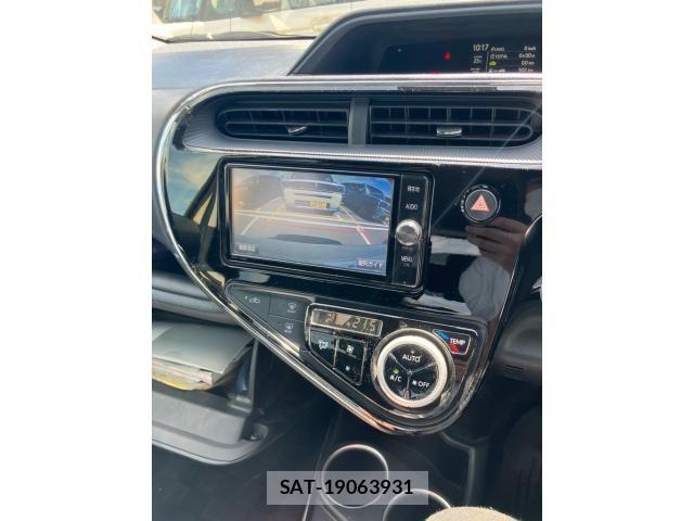 Toyota AQUA 2017-12 7214798-15