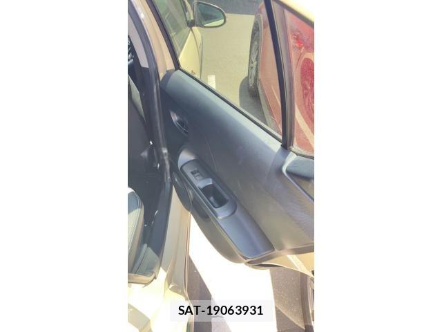 Toyota AQUA 2017-12 7214798-17