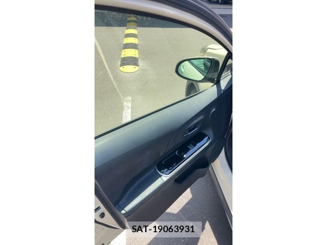 Toyota AQUA 2017-12 7214798-21
