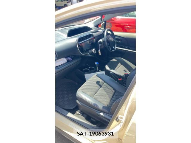 Toyota AQUA 2017-12 7214798-22