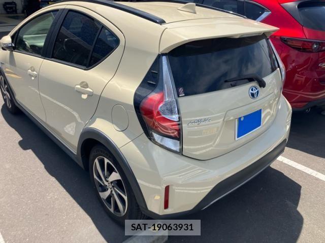Toyota AQUA 2017-12 7214798-2
