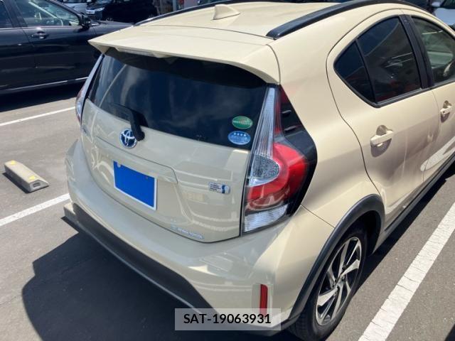 Toyota AQUA 2017-12 7214798-3