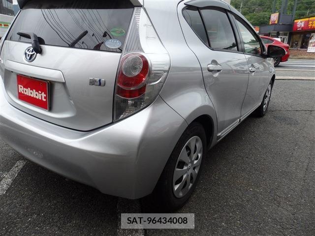 Toyota AQUA 2012-06 7214689-15