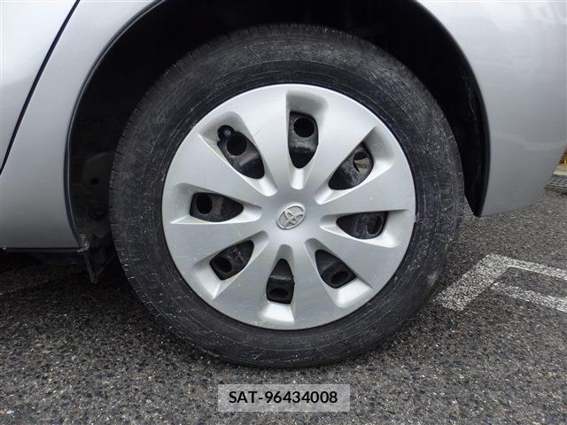 Toyota AQUA 2012-06 7214689-18