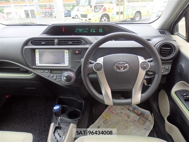 Toyota AQUA 2012-06 7214689-25