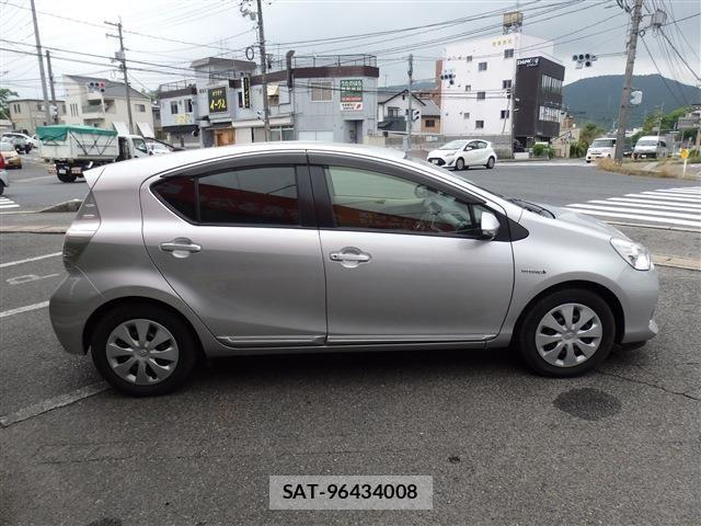Toyota AQUA 2012-06 7214689-5