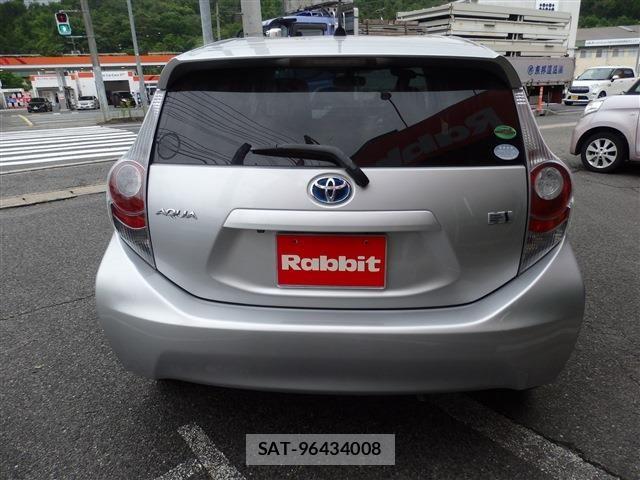 Toyota AQUA 2012-06 7214689-6