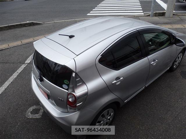 Toyota AQUA 2012-06 7214689-7