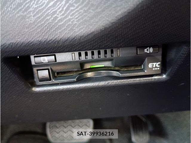 Toyota AQUA 2019-06 7214827-10