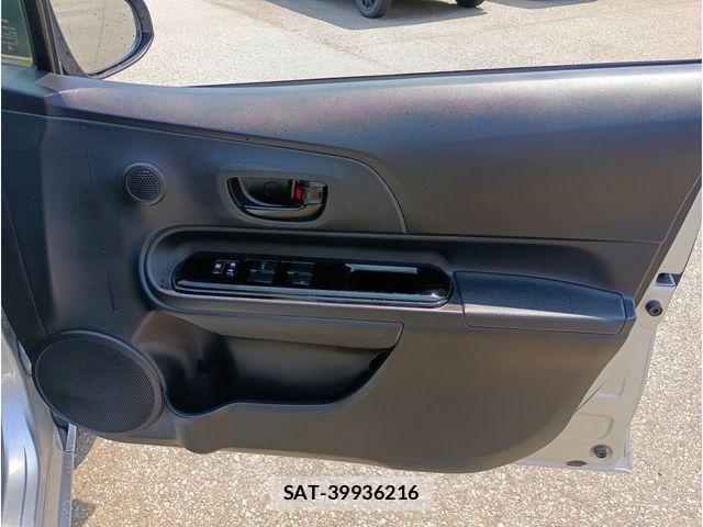Toyota AQUA 2019-06 7214827-13