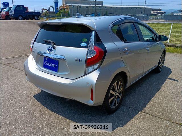 Toyota AQUA 2019-06 7214827-2