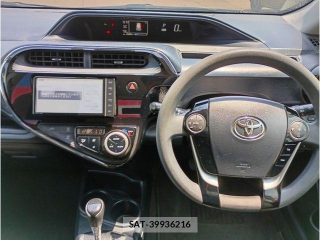 Toyota AQUA 2019-06 7214827-6